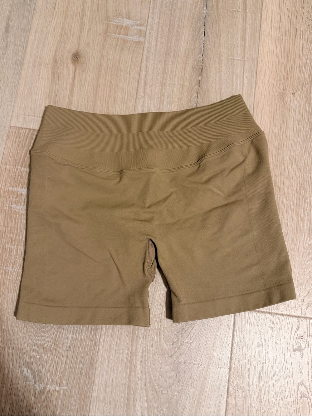 Aurola High-Waist Tan Women’s Scrunch Butt Stretch Athletic Shorts Size Medium